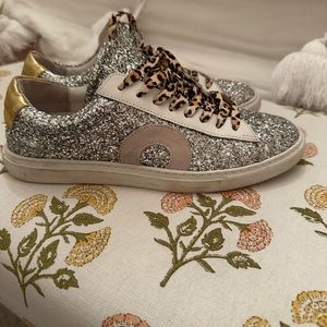 Oliver Cabell silver glitter low 1 size 37 or US 7